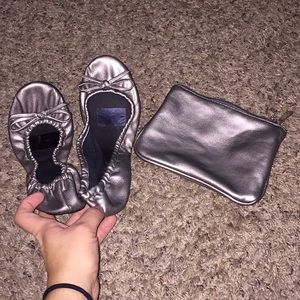 Sidekicks size small.